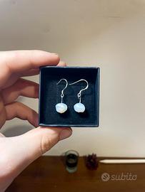 Orecchini in perle vere, argento 925 e acciaio.