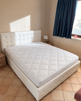 Letto matrimoniale (struttura+rete+materasso)