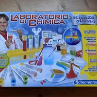 Gioco laboratorio di chimica