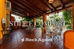 Villa di 184 m² con 4 locali e box auto a Aci Cate