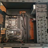Case per PC con scheda madre Gigabyte e CPU Intel