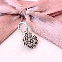 Charm pandora quadrifoglio in pavé scintillanti