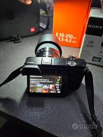Sony A6000 più obiettivi, batteria. e caricatore