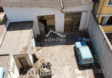 2 unita' abitative con cortile