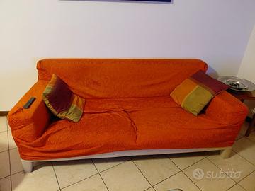  Due poltrone con  divano 
