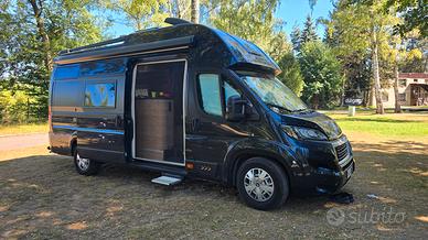 Globe traveller