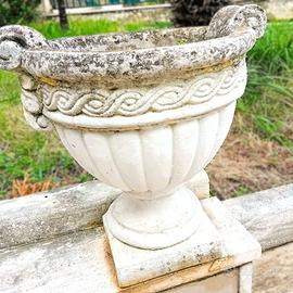 Vaso a calice in cemento