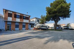 CAPANNONE A POTENZA PICENA