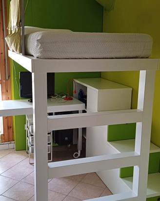 Letto a soppalco con scrivania 