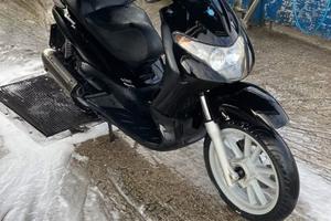 Piaggio Beverly 200