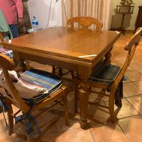 Tavolo legno massello e 4 sedie