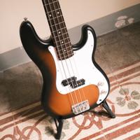 Basso elettrico Squier Precision pari al nuovo