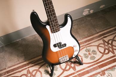 Basso elettrico Squier Precision pari al nuovo