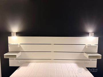 Testiera letto + comodini + applique