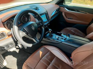 Maserati Levante 3.0 250CV AWD