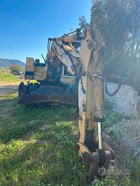 Escavatore cat 212
