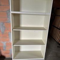 Biblioteca bianca moderna scaffali