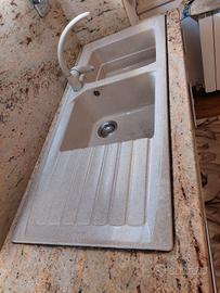 piano cottura e lavandino