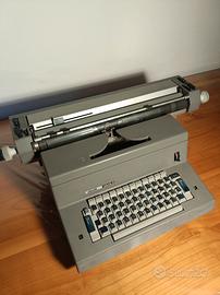 Macchina da scrivere OLIVETTI TEKNE 3