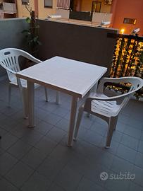 Tavolo  + 4 sedie 
