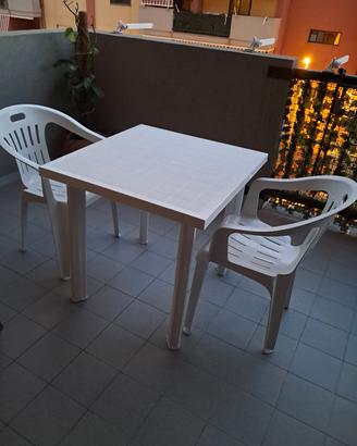 Tavolo  + 4 sedie 