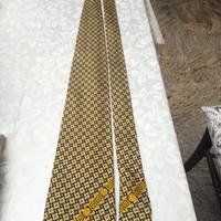 Elegante cravatta versace