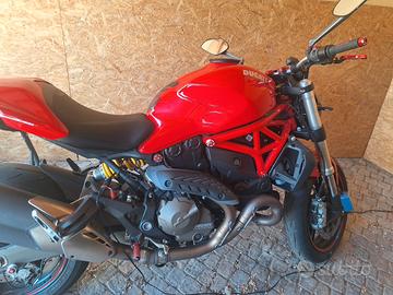 monster 821 