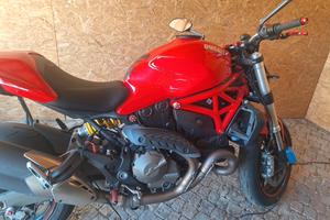 monster 821 