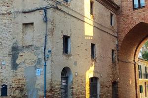 Casa tre piani da ristrutturare