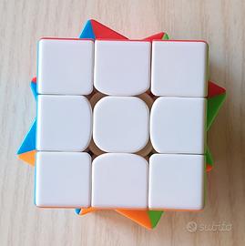 Cubo di Rubik 3x3 Moyu