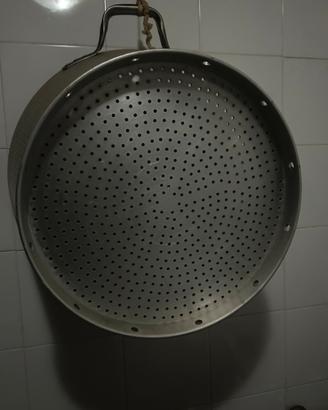Pentola e cestello con mestolo