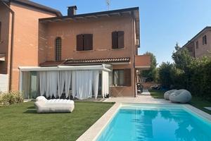 Splendida villetta di testa con piscina