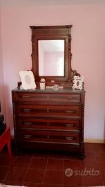 Cassettone d'epoca con specchiera