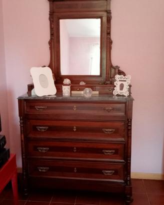 Cassettone d'epoca con specchiera