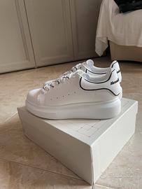 MCQUEEN Contoured White