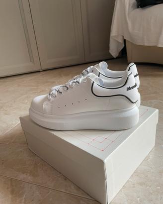 MCQUEEN Contoured White