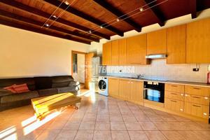 LUMINOSO TRILOCALE INDIPENDENTE CON BALCONE E DUE