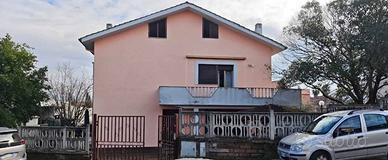 Villa di 255 m² con più di 5 locali e box auto dop