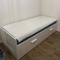 Letto singolo con cassettone e materasso