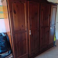 Mobili in legno della camera da letto