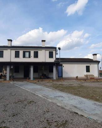 Villa di 237 m² con 4 locali e box auto doppio a B