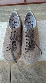 Scarpe ortopediche da uomo.