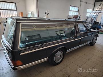 auto funebre Mercedes 