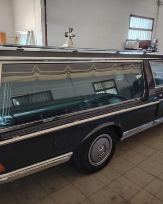 auto funebre Mercedes 