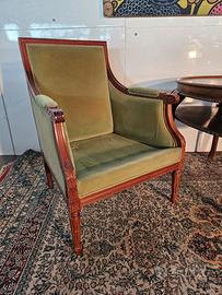 Poltrona verde in stile francese , senza cuscini
