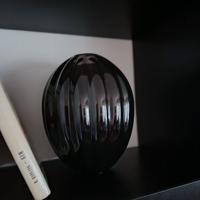 vaso da design nero assoluto