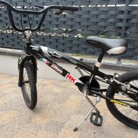 BICI BMX PRONTA ALL USO MANUBRIO 360•