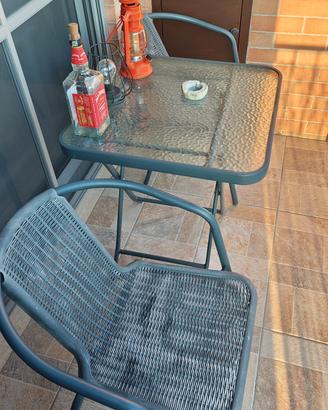Set tavolo e sedie da giardino