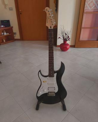 Chitarra Yamaha Pacifica 112JL (per mancini)