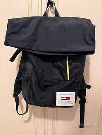 Zaino Tommy Hilfiger dal design moderno e funziona
